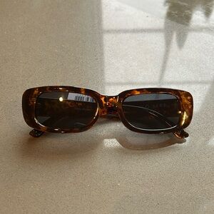 AIRE NWT CERES  sunglasses size Medium rectangle